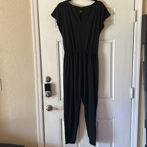 Jumpsuit with keyhole back with pockets - Picture 4 of 6